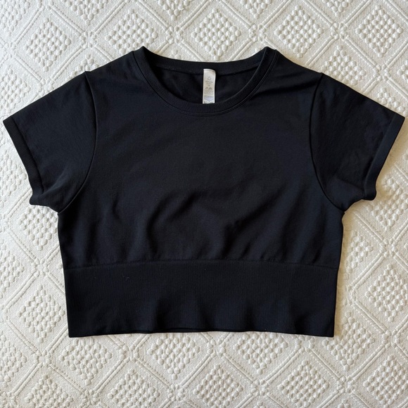 Offline By Aerie Sidewalk Seamless Cropped T-Shirt black size large - Picture 5 of 11